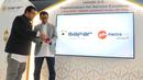 CEO PT Safar Anugerah Indonesia Andang Sentanu (kiri) berbincang dengan Digital Consumer Director PT Metranet Setyo Budianto saat soft launching aplikasi Safar di Jakarta, Kamis (2/5/2019). Jumlah biro yang telah bermitra dengan aplikasi Safar sudah sebanyak 11 biro. (Liputan6.com/Angga Yuniar)