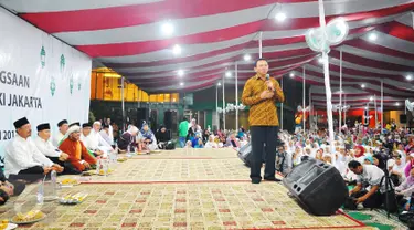 Cagub DKI Jakarta Basuki Tjahaja Purnama alias Ahok menyampaikan sambutan saat menghadiri Istighosah Kebangsaan warga Nahdliyin di Jakarta, Minggu (5/2). Acara ini diselenggarakan oleh Nahdlatul Ulama (NU) bersama dengan PPP. (Liputan6.com/Angga Yuniar)