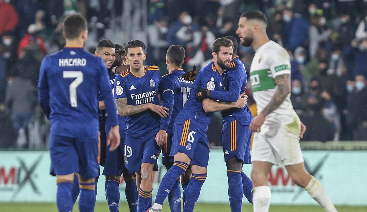 Real Madrid sukses mempertahankan keunggulan 2-1 hingga laga berakhir. (AP/Alberto Saiz)