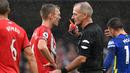 James Ward-Prowse justru mendapat kartu merah langsung pada menit ke-77. Melalui rekaman VAR, ia dinyatakan melakukan tekel berbahaya terhadap Jorginho. (AFP/Justin Tallis)