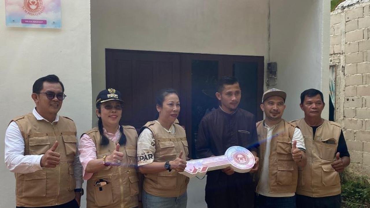 Wali Kota Singkawang Serahkan Dua Unit Rumah Layak Huni, Tingkatkan Kualitas Hidup Warga