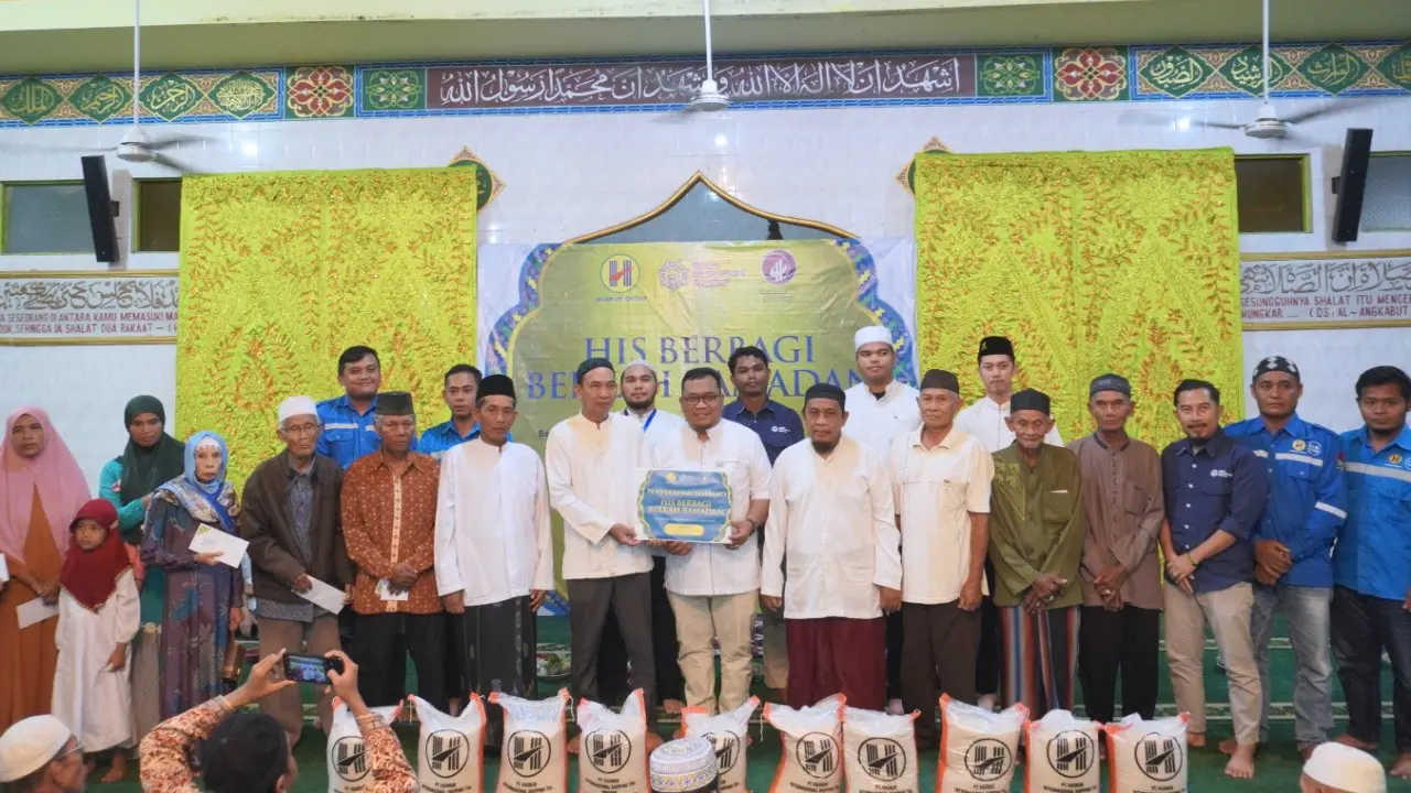 Acara buka puasa bersama dan penyaluran bantuan sembako kepada warga sekitar di Kecamatan Marabahan, Kabupaten Barito Kuala, Kalimantan Selatan.
