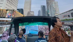 Di Atas Roda Membelah Jantung Jakarta