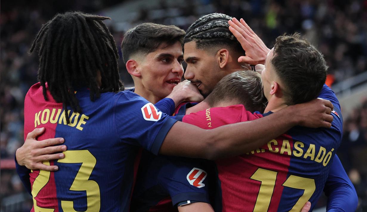 Kemenangan ini membuat Barcelona kokoh di puncak klasemen sementara La Liga 2024/2025 dengan 57 poin dari 26 pertandingan. (LLUIS GENE/AFP)