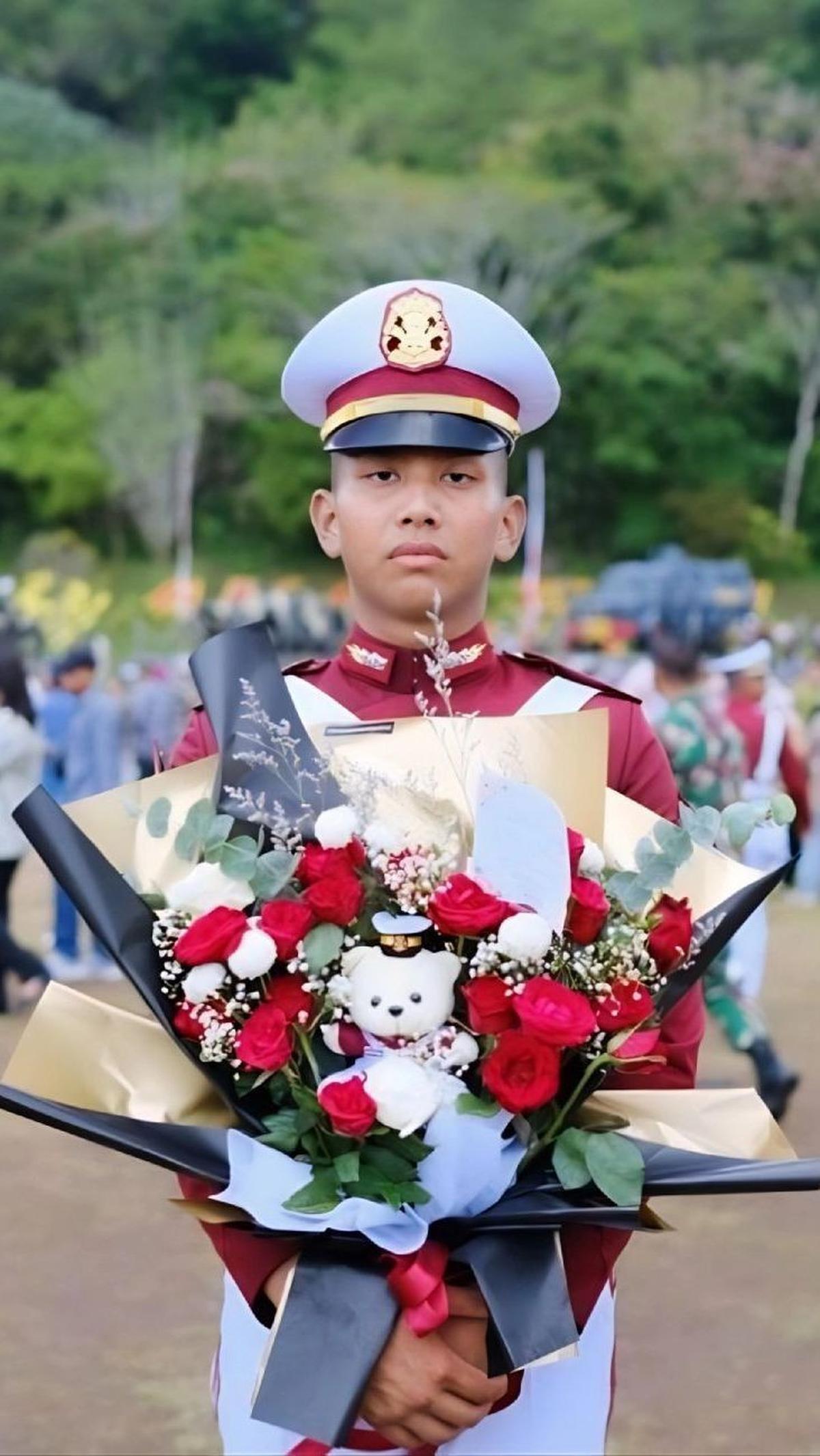 Tribrata berhasil membuktikan perjuangannya. Ia baru saja menjalani wisuda prajurit Bhayangkara Taruna.<br>