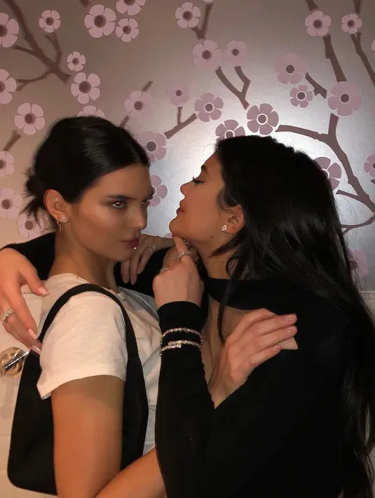 Tak hanya itu, ia pun mulai kembali muncul dan menghadiri acara keluarganya. (instagram/kendalljenner)