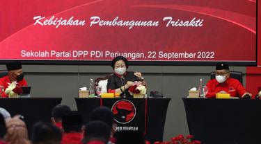 Ketua Umum PDIP Megawati Soekarnoputri memberi pengarahan kepada para kader partai yang menjabat sebagai kepala daerah, Kamis (22/9/2022).