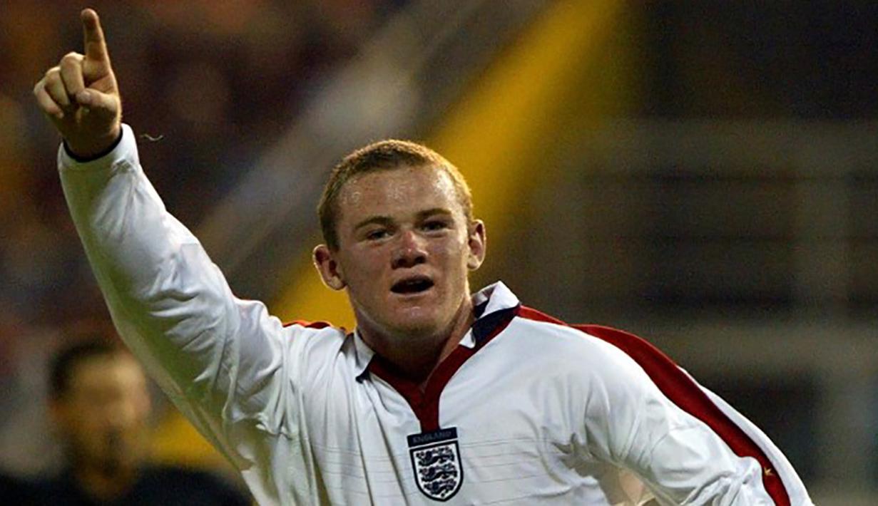 Wayne Rooney merayakan gol ke gawang Macedonia pada laga penyisihan Piala Eropa 2004 di Stadion City, Macedonia, Sabtu (6/9/2003). (AFP Photo/Dimitar Dilkoff)