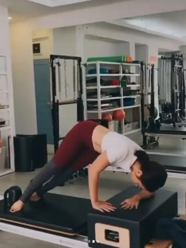 6 Poret Nikita Willy Latihan Pilates, Pamer Perut Rata