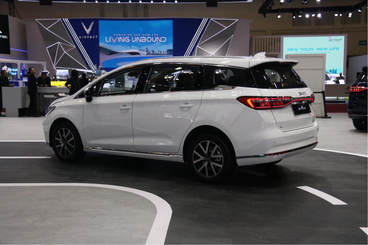 Perbandingan Harga BYD M6 dengan Negara Tetangga, Indonesia Paling Murah