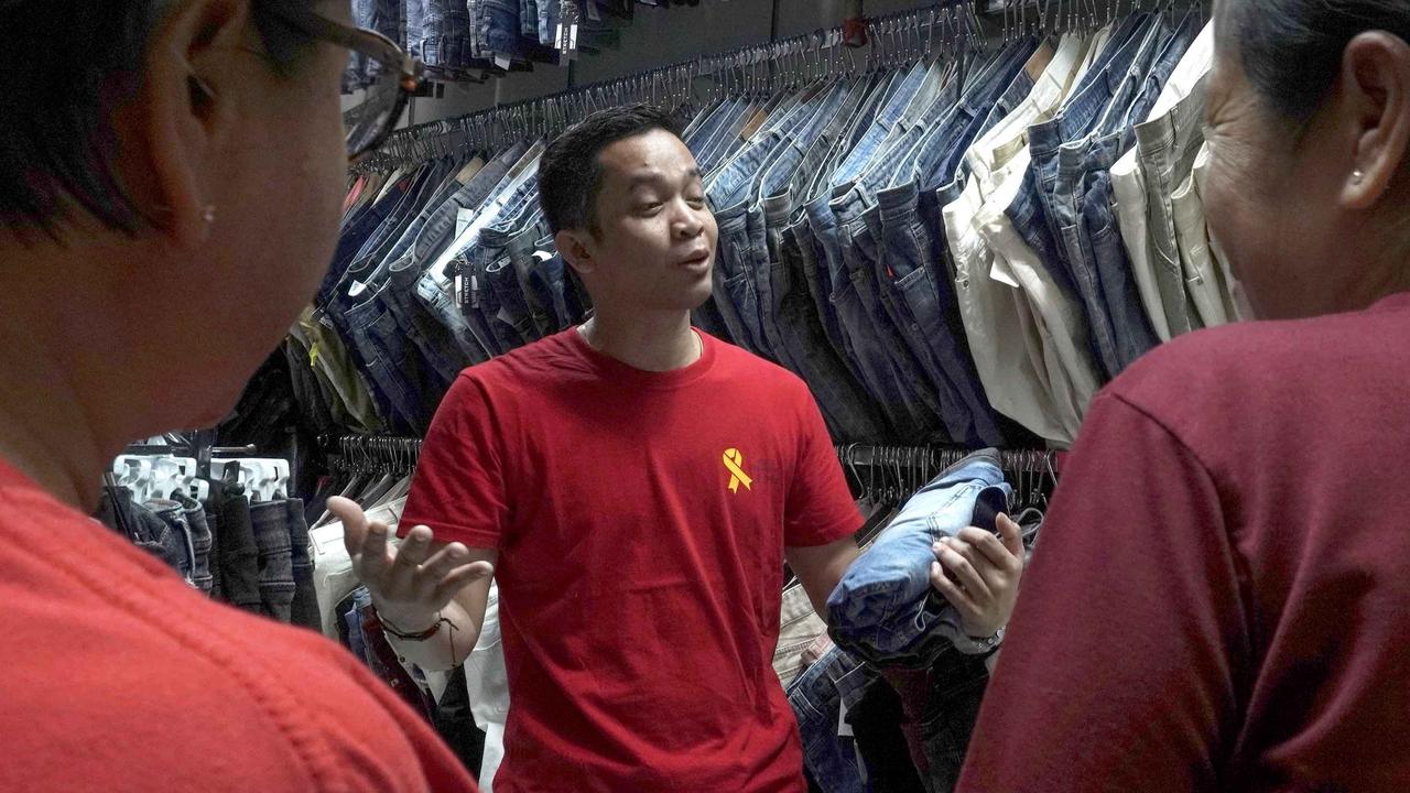 FOTO: Larangan Impor Pakaian Bekas Ilegal,  Pemerintah Dorong Pedagang Thrifting Beralih ke Produk Lokal