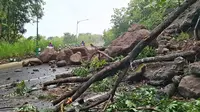 Longsor di Tanjakan Clongop Gedangsari Gunungkidul, Warga Nekat Terobos Meski Jalan Ditutup