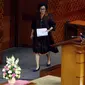 Menteri Keuangan Sri Mulyani menghadiri Rapat Paripurna DPR RI di Senayan, Jakarta, Rabu (25/10). Sidang Paripurna DPR RI ini menyetujui Rancangan Anggaran Pendapatan dan Belanja Negara (RAPBN) 2018 menjadi Undang-Undang (UU). (Liputan6.com/JohanTallo)