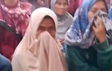 Emak-Emak Tutup Hidung saat Pembagian Bansos, Diduga Ada yang Kentut