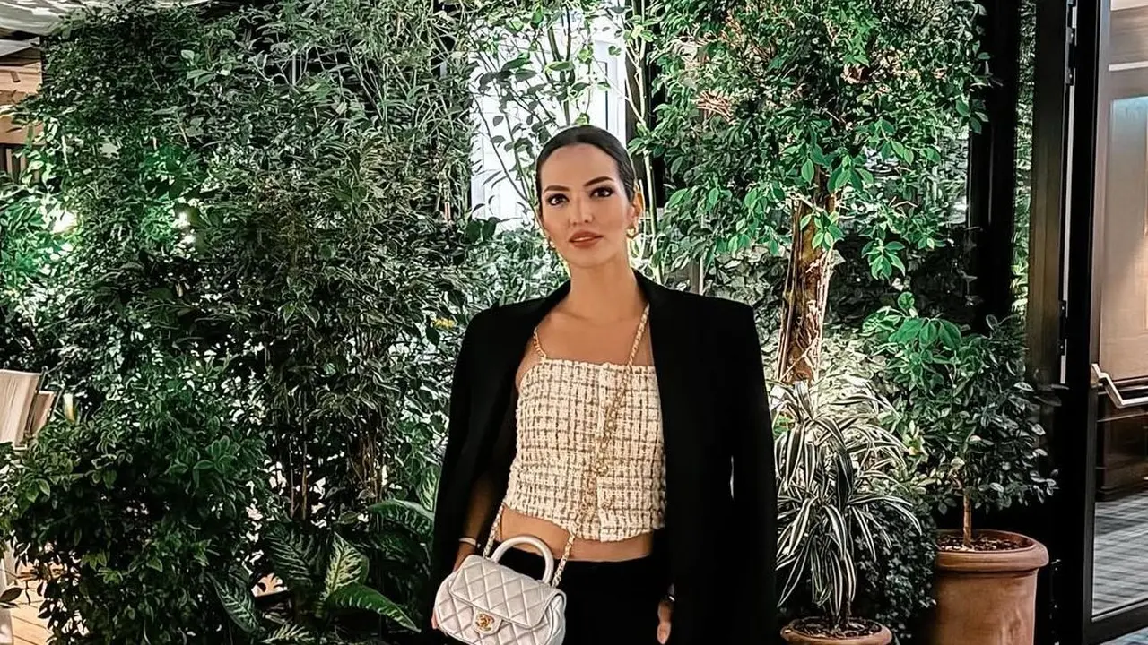 Inspirasi mix and match outfit putih ala Nia Ramadhani (Instagram/@ramadhaniabakrie)