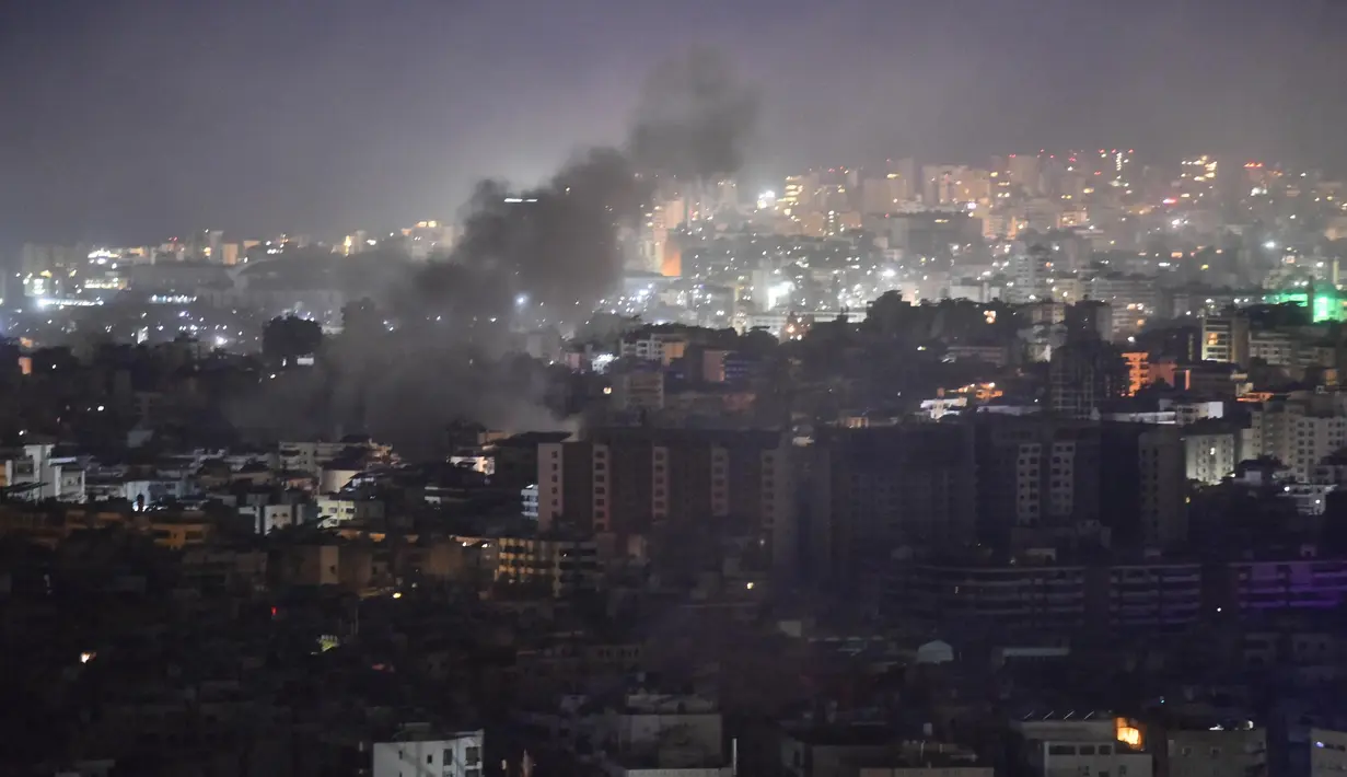 Salah satu kementerian menyebutkan sedikitnya 45 orang meninggal dunia dan 70 lainnya luka-luka dalam serangan udara Israel di Kota Ain Ed Delb, timur Sidon di Lebanon selatan. (Fadel ITANI/AFP)