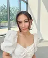 Banyak yang menyebut Prilly Latuconsina hadirkan vibes ala anak SMP setelah turun berat badan. [@prillylatuconsina96]