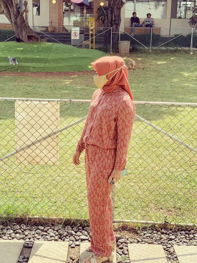 Kembali Berhijab, Ini 6 Potret Terbaru Sherrin Tharia Mantan Istri Zumi Zola