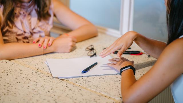 Ilustrasi bicara dengan atasan