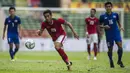 Gelandang Timnas Indonesia, Septian David, menggiring bola saat melawan Thailand pada laga SEA Games di Stadion Shah Alam, Selangor, Selasa (15/8/2017). Kedua negara bermain imbang 1-1. (Bola.com/Vitalis Yogi Trisna)