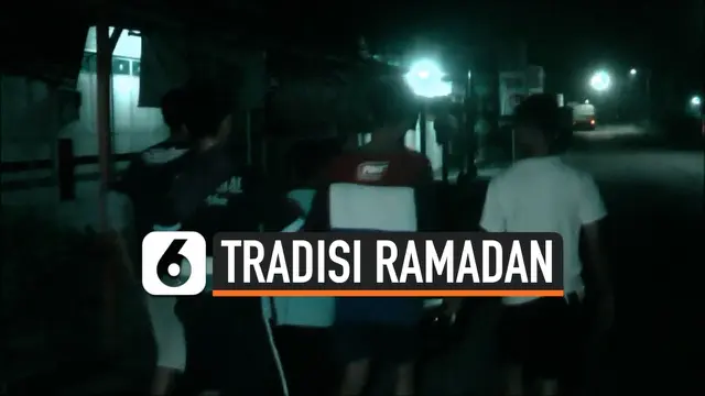 VIDEO: Tradisi Ronda dan Menabuh Drum untuk Bangunkan Sahur