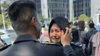 Momen Haru, Sang Kakak Bintara Polisi Setia Temani Adiknya yang Dilantik Jadi Perwira