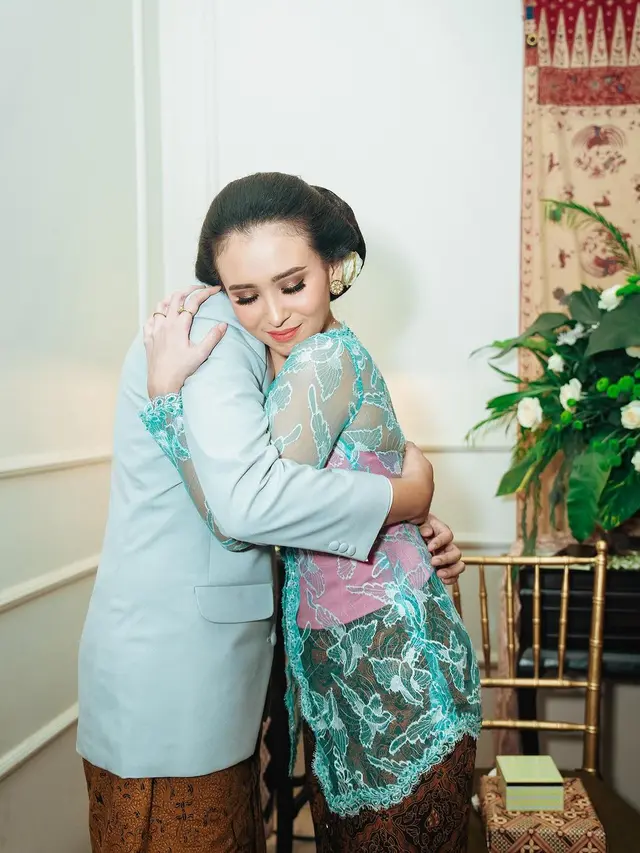 Ayushita di momen langkahan sebelum sang adik Adimas Wira Natanegara menikah. (Foto: Instagram/ayushita)