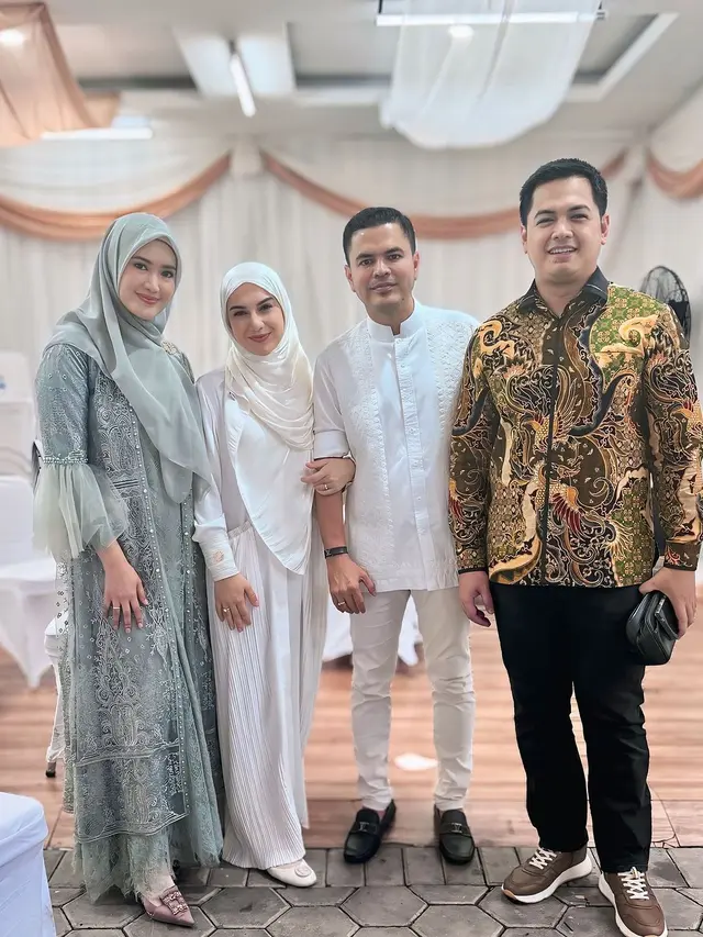 6 Potret Tamu Artis di Acara Tasyakuran Rumah Baru Irish Bella dan Haldy Sabri