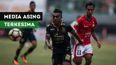 Berita video kecepatan lari pemain Borneo FC, Terens Puhiri, yang membuat media asing dari Brasil dan Turki terkesima.