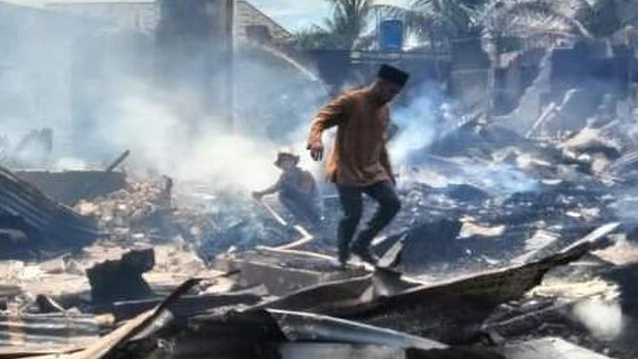 Polisi masih menyelidiki penyebab kebakaran yang menghanguskan sekira 30 rumah semipermanen itu. Meski kerugian materiil diperkiran Rp1,5 miliar, namun tidak ada korban jiwa dalam kejadian itu.