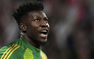 Kiper Manchester United, Andre Onana dalam laga leg 1 perempat final Liga Europa 2024/2025 melawan Lyon di Parc Olympique Lyonnais Groupama stadium, Decines-Charpieu, Prancis. (AP Photo/Thibault Camus)