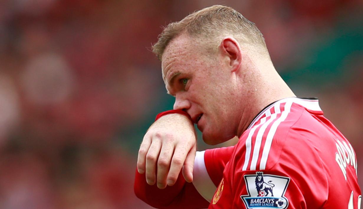 Ekspresi bintang MU, Wayne Rooney saat gagal mencetak gol ke gawang Newcastle pada laga Liga Inggris di Stadion Old Trafford, Inggris, Sabtu (22/8/2015). Pertandingan berakhir imbang 1-1. (Action Images via Reuters/Jason Cairnduff)