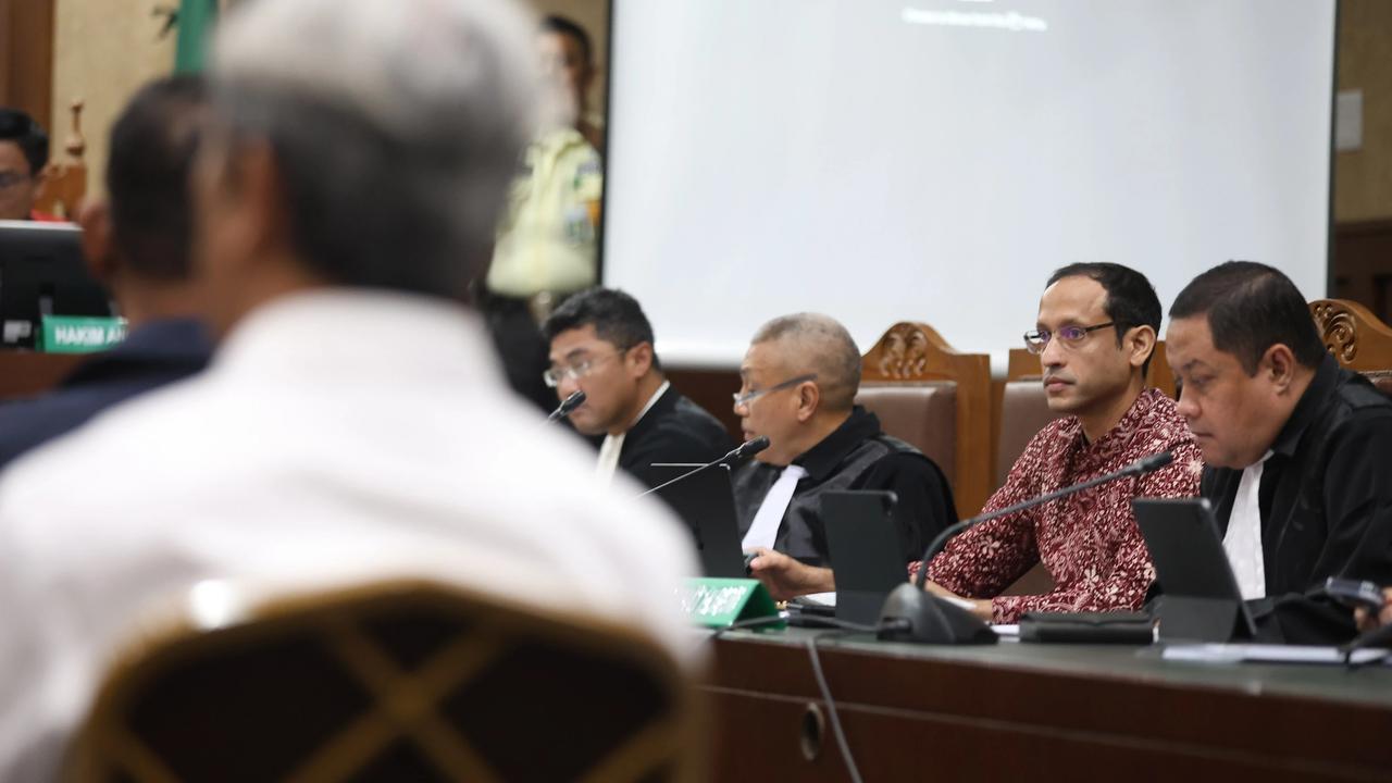 FOTO: Nadiem Makarim Mengaku Sakit Saat Jalani Sidang Korupsi Chromebook