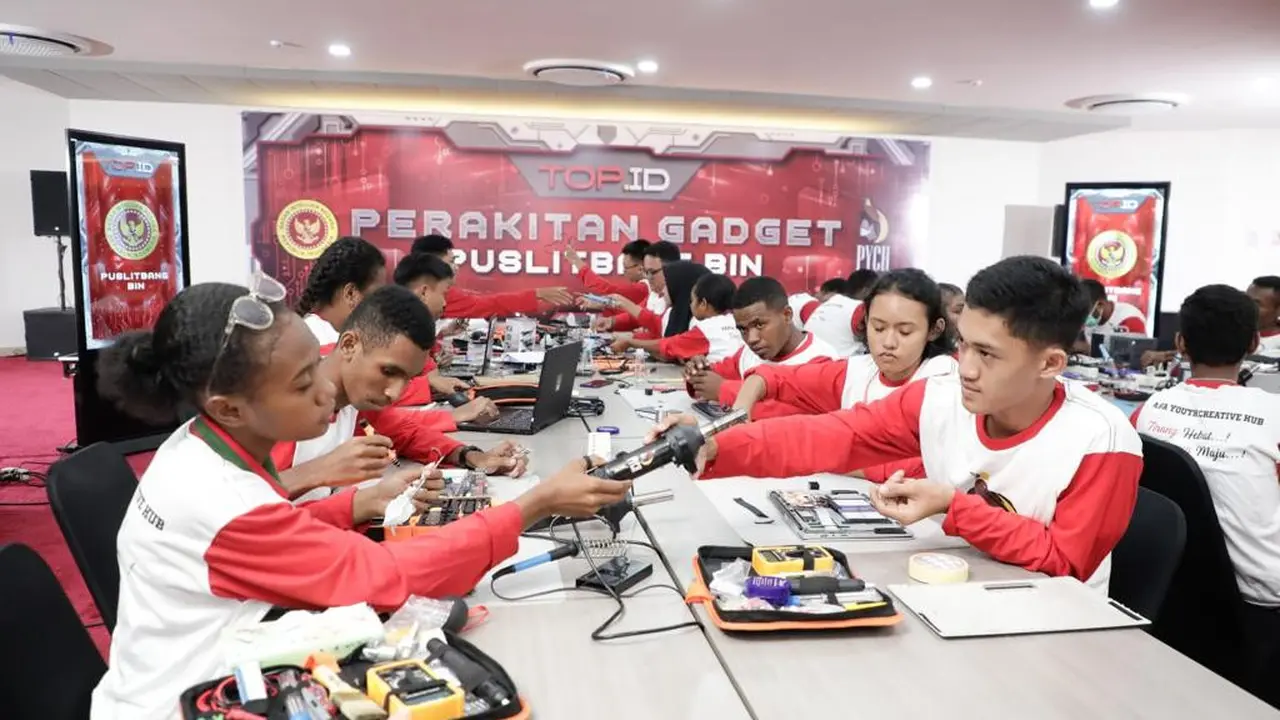 Kumpulan anak muda di Papua Youth Creative Hub (PYCH) akan segera meluncurkan brand smartphone dan laptop pertama di Papua dengan nama TOP.ID (Istimewa)