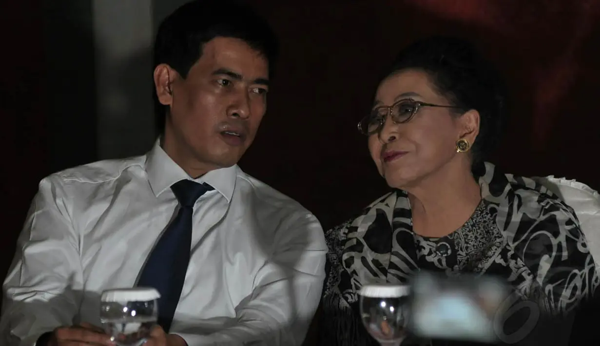 Tim advokasi nasional yang tergabung dalam Rumah Koalisi Indonesia Hebat (RKIH) ini menyatakan sikap terkait gugatan tim Probowo-Hatta kepada KPU dalam persidangan Perselisihan Hasil Pemilihan Umum (PHPU). (Liputan6.com/Johan Tallo)