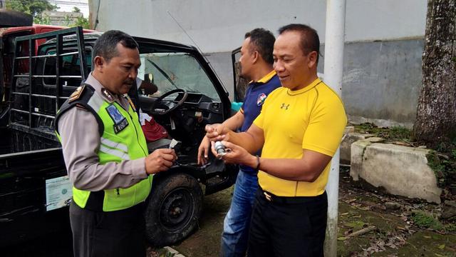 Polisi Wonosobo berhasil menangkap pencuri mobil setelah aksi kejar-kejaran. (Foto: Liputan6.com/Polres Wonosobo/Muhamad Ridlo)