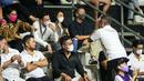 Tidak ketinggalan Gading Martin dan Rafi Ahmad yang juga merupakan bos dari klub basket IBL tersebut turut datang mendukung timnya masing-masing. (Bola.Com/Bagaskara Lazuadi)