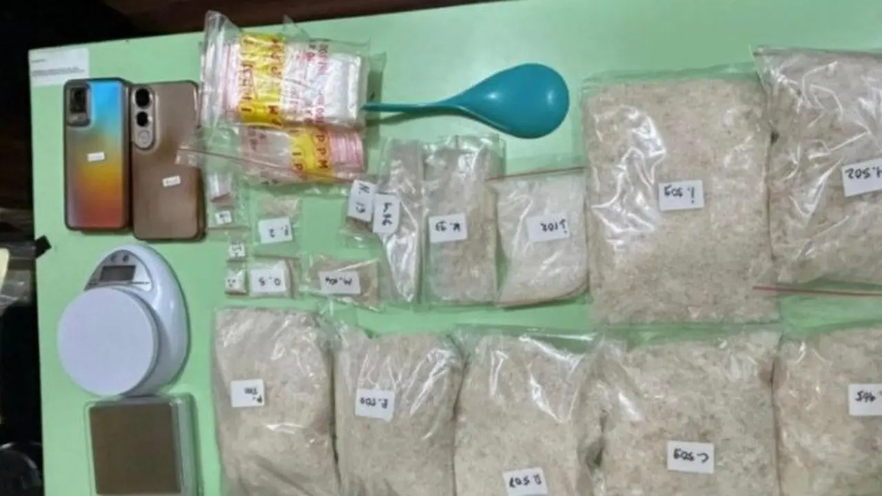 Barang bukti narkoba jenis sabu jaringan internasional asal Iran. (Dok. Antara)