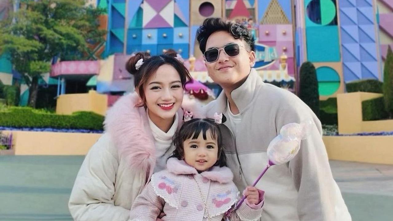 Dikenal Sebagai Bayi Yang Pintar Make-up