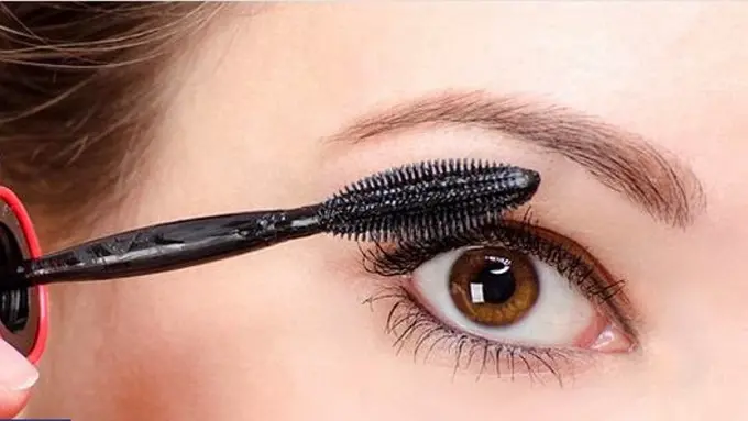 Hasilnya Mantap dengan Memakai Maskara Buatan Sendiri