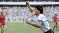 Diego Maradona. Hingga kini, legenda Argentina ini masih tercatat sebagai pemain Argentina dengan caps terbanyak di ajang Piala Dunia dengan mengoleksi 21 penampilan. Jumlah trsebut dicatatkannya dalam 4 edisi Piala Dunia, yaitu mulai 1982 hingga 1994 dengan torehan 8 gol dan 8 assist. Prestasi terbaiknya tentu saja saat membawa Tim Tango menjadi juara pada edisi 1986 di Meksiko setelah menang 3-2 atas Jerman di partai final. (AFP/Staff)