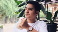 Melalui akun Instagram, Ricky Harun menunjukkan foto masa kecilnya yang diambil 22 tahun yang lalu. 