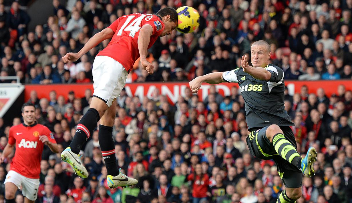Bersama Bayer Leverkusen, striker berusia 29 tahun itu selalu berhasil mencetak dua digit gol setiap musim. Secara keseluruhan, pemain asal Meksiko itu mencetak 39 gol dari 76 pertandingan. (EPA/Peter Powell)