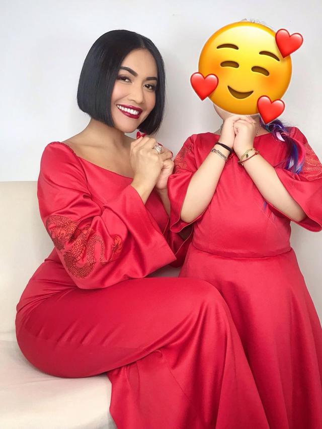 Jadi Single Mom, Ini 6 Potret Seleb Cantik saat Mengasuh Anak