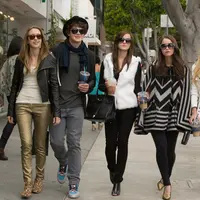 Gengsi hanya akan bikin kamu merana di masa depan. Dari pada pusing pikirkan utang, lebih baik berhemat mulai dari sekarang. 