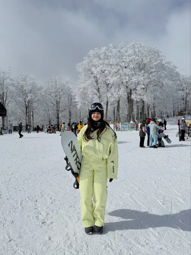 Tampil Futuristik dan Edgy, Gaya Lisa BLACKPINK Pakai Jaket Nike x Jacquemus Rp12 Juta-an saat Main Ski