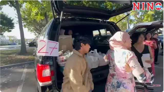 Nino Kuya jualan gorengan