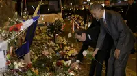 Sekuntum mawar putih dari Obama untuk korban teror Paris di Teater Bataclan. (Reuters)