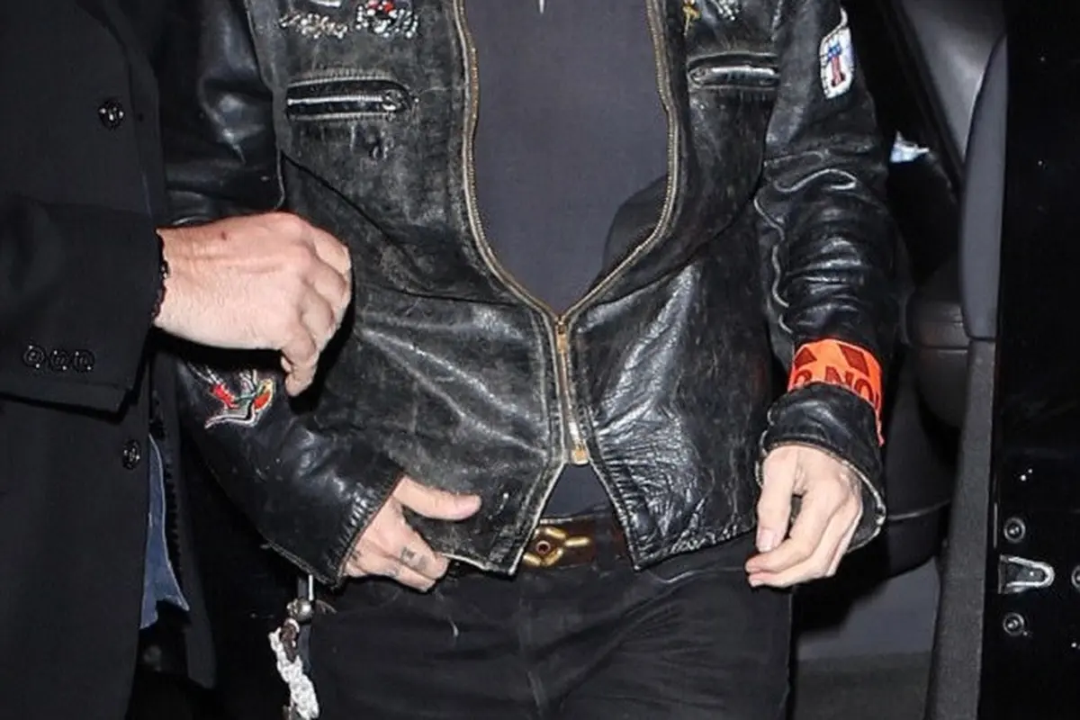 Penampilan Johnny Depp saat menghadiri pesta ulang tahun Lady Gaga pada 28 Maret 2017. (via. Dailymail)