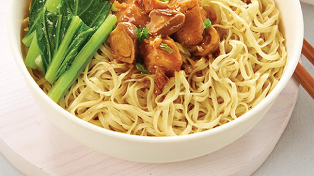 Bakmi Special GM, bakmi khas GM dengan potongan ayam dan jamur dengan saus special GM, dilengkapi caisim dan kuah gurih yang jadi salah satu favorit menu Bakmi GM. (Dok Bakmi GM)